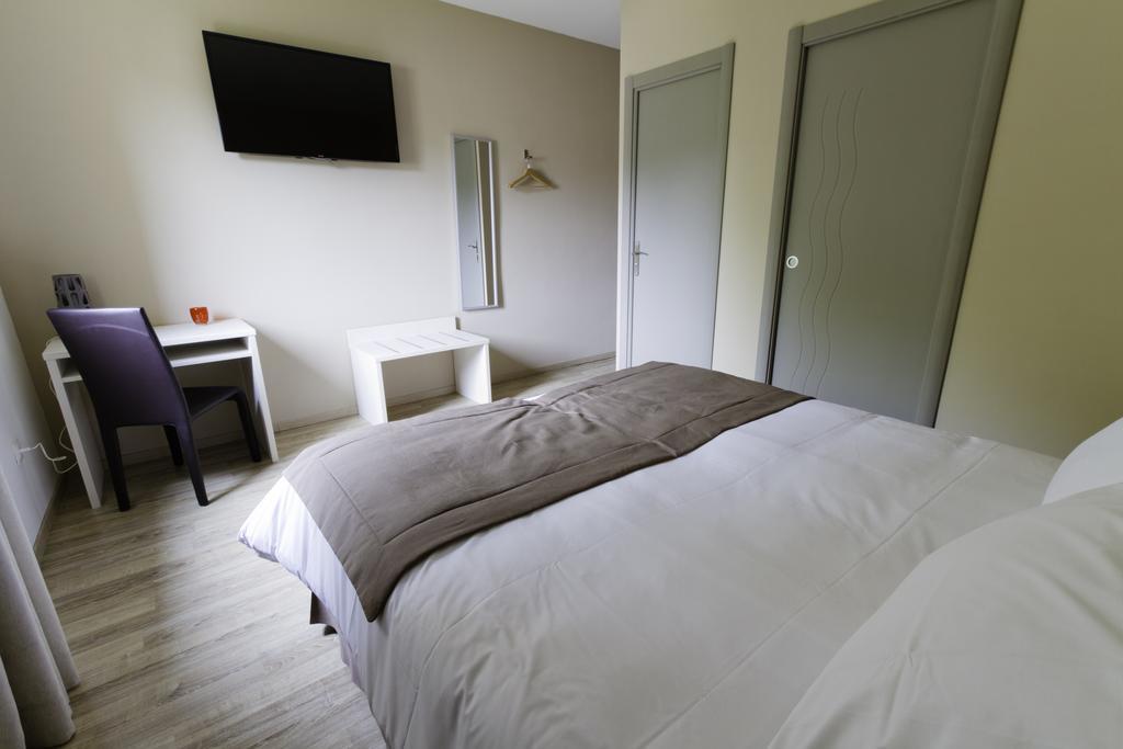 Hotel Les Petits Oreillers แซ็ง-มาร์แต็ง-ดิอาร์เดช ห้อง รูปภาพ